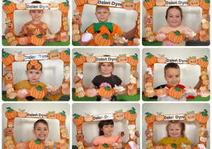 dzieci pozują do zdjęcia, w tle ramka do zdjęć z wizerunkiem dyni