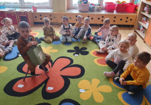 dzieci świętują urodziny Natanka