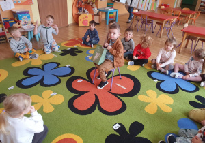 dzieci świętują urodziny Natana