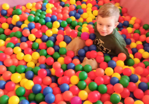 zabawy z basenie z kulkami