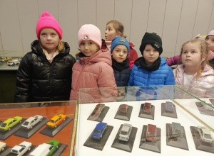 Wystawa modeli pojazdów z minionych epok