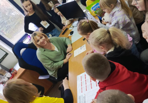 przedszkolaki z wizytą w szkole