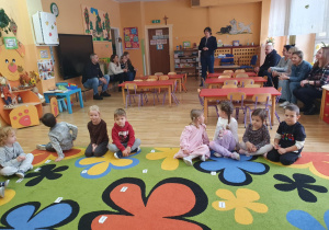 rozmowa pani dyrektor z rodzicami