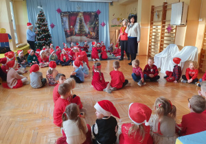 Pani Dyrektor wita wszystkie dzieci