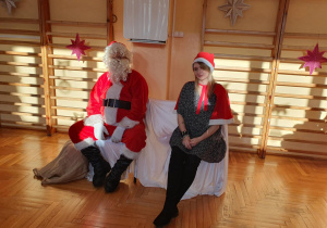 Mikołaj z Panią Mikołajową