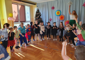 zabawa taneczna przedszkolków