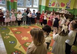 przedszkolaki śpiewają