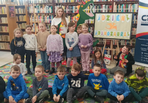 Starszaki w Bibliotece Pedagogicznej w Zduńskiej Woli.