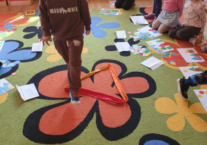 Tworzymy kształty z szarf.