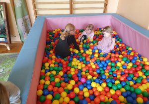 zabawa w suchym basenie