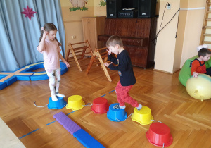 Ćwiczymy równowagę i koordynację.