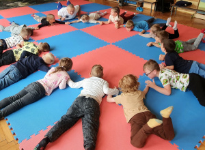 Przedszkolaki na zajęciach judo