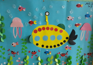 podwodny świat z figur geometrycznych: statek, meduzy, ryby, roślinność