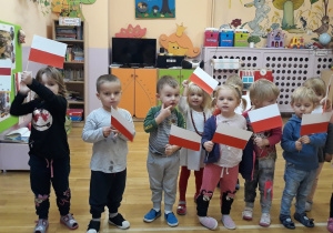 dzieci z flagami
