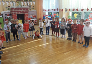 przedszkolaki z grupy I czekają na przybycie Mikołaja
