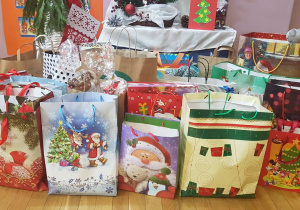 świąteczne paczki dla podopiecznych Domu Dziecka w Wojsławicach