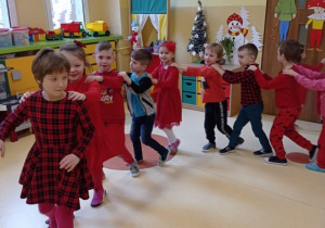 zabawa taneczna przedszkolaków