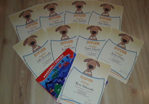 dyplomy dla uczestników konkursu plastycznego "Ja i mój przyjaciel pies"